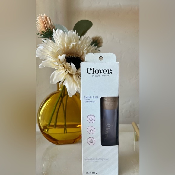 Clover by Clove Skin Is In Serum Foundation 01 Light & Comfy Matte Lipstic Rider - Picture 2 of 12